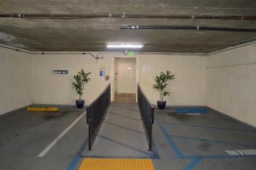 Jolly Roger Hotel - image 15