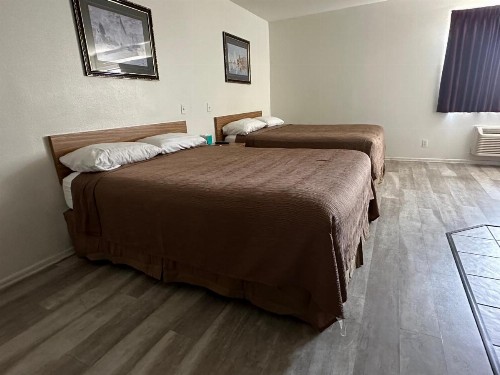 Jolly Roger Hotel - image 3