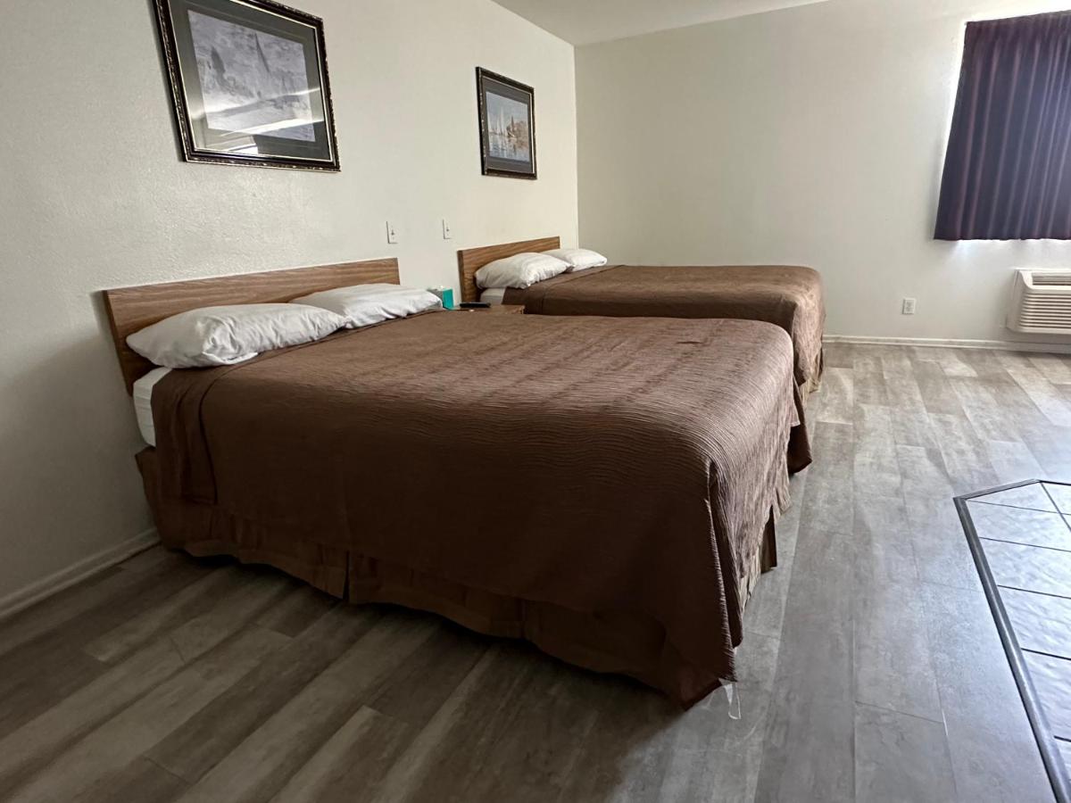 Jolly Roger Hotel - image 3
