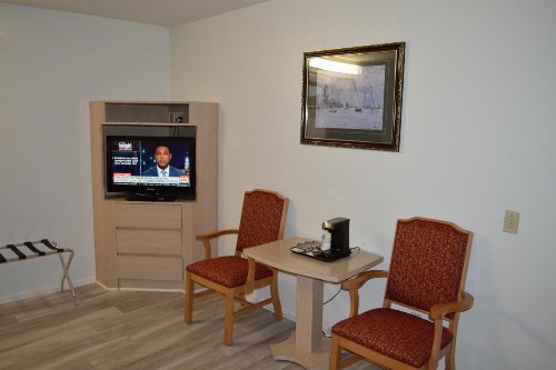 Jolly Roger Hotel - image 7