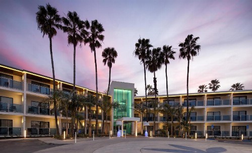 Marina del Rey Hotel - image 2
