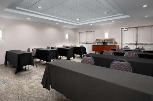 Hilton Garden Inn Los Angeles Marina Del Rey - image 2