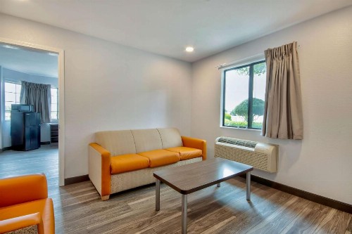 Motel 6-Marina CA - Monterey - image 19
