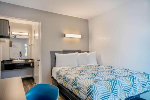Motel 6-Marina CA - Monterey - image 20