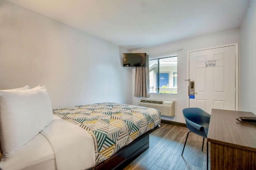 Motel 6-Marina CA - Monterey - image 21