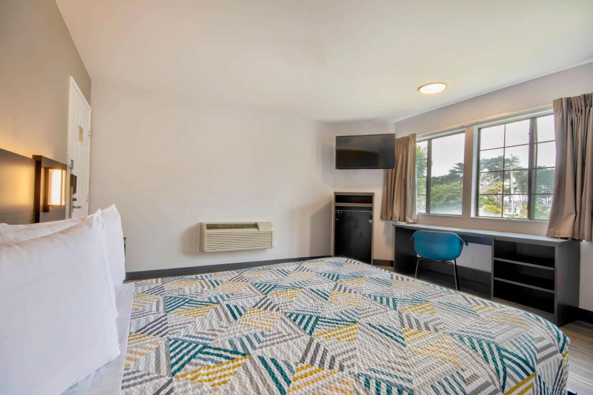 Motel 6-Marina CA - Monterey - image 3