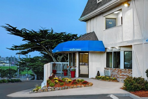 Motel 6-Marina CA - Monterey - image 39