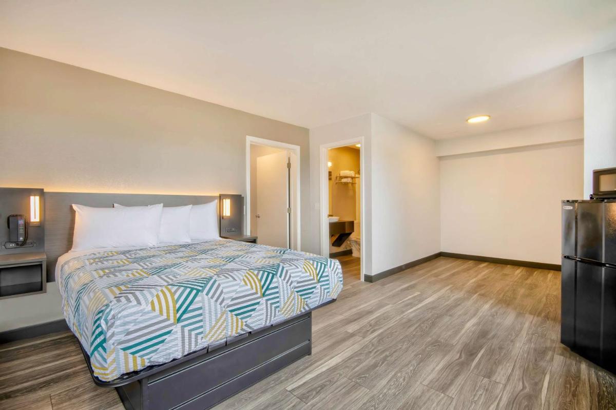 Motel 6-Marina CA - Monterey - image 4