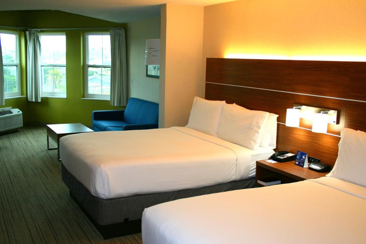 Holiday Inn Express Hotel & Suites Marina an IHG Hotel - image 2