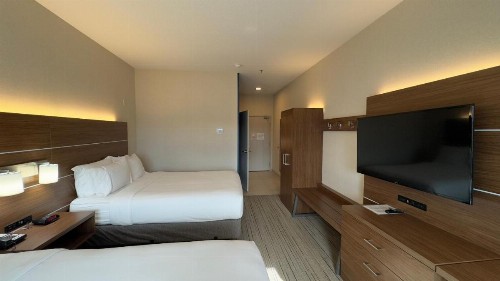 Holiday Inn Express Hotel & Suites Marina an IHG Hotel - image 20