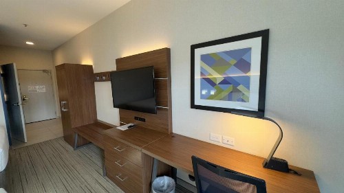 Holiday Inn Express Hotel & Suites Marina an IHG Hotel - image 23