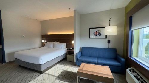 Holiday Inn Express Hotel & Suites Marina an IHG Hotel - image 24