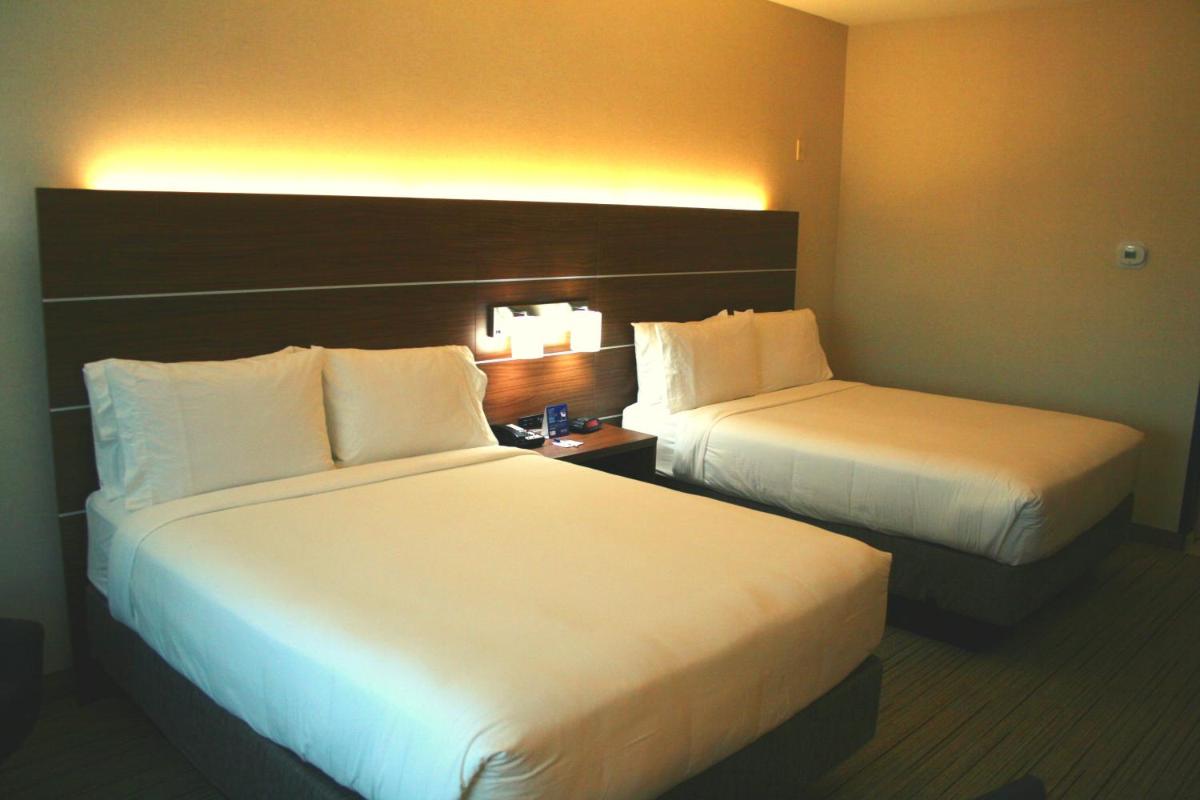 Holiday Inn Express Hotel & Suites Marina an IHG Hotel - image 7