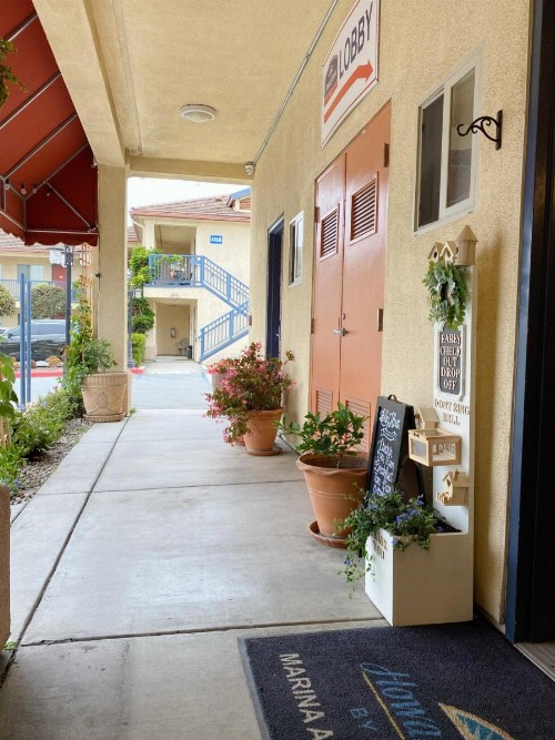 Howard Johnson by Wyndham Marina at Monterey Bay - image 3