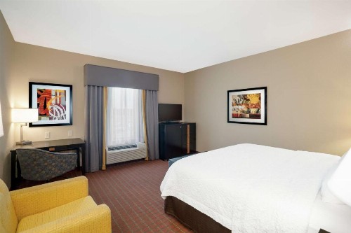 Hampton Inn Marion - image 10