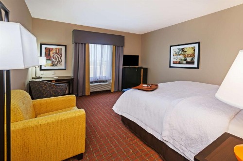 Hampton Inn Marion - image 2