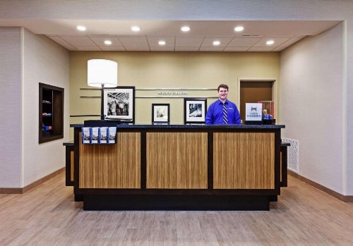 Hampton Inn Marion - image 32