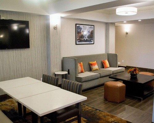 Hampton Inn Marion - image 2