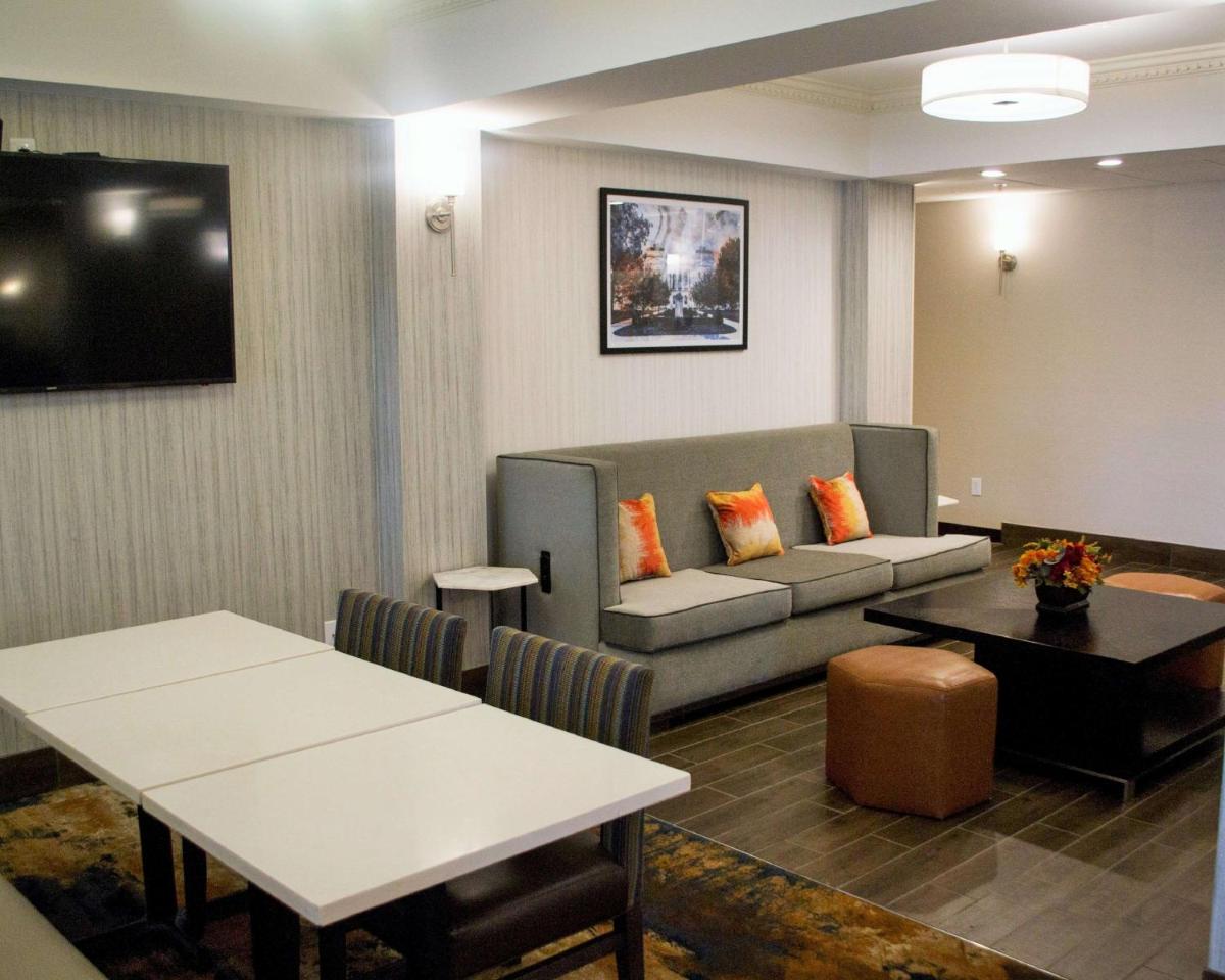 Hampton Inn Marion - image 2