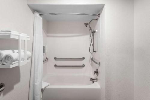 Hampton Inn Marion - image 32