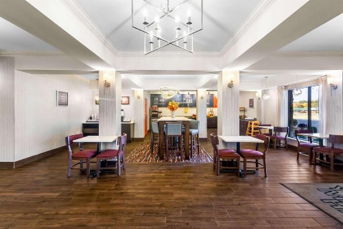 Hampton Inn Marion - image 42