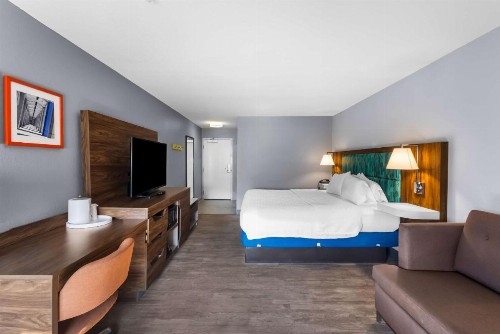 Hampton Inn Marion - image 50