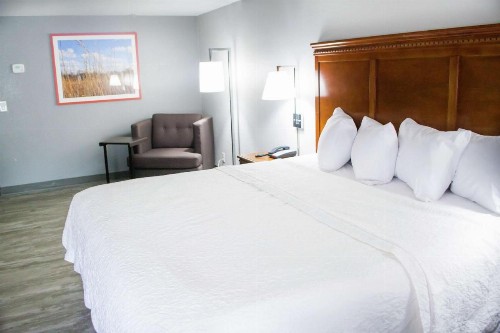 Hampton Inn Marion - image 8