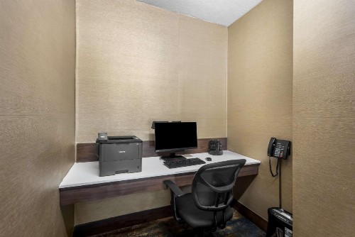 Hampton Inn Marion - image 9