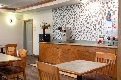 FairBridge Inn & Suites Marion - image 4