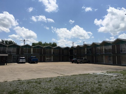 Gray Plaza Motel Marion IL - image 6
