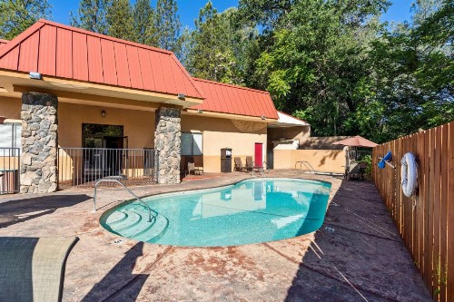 Best Western Plus Yosemite Way Station - image 2