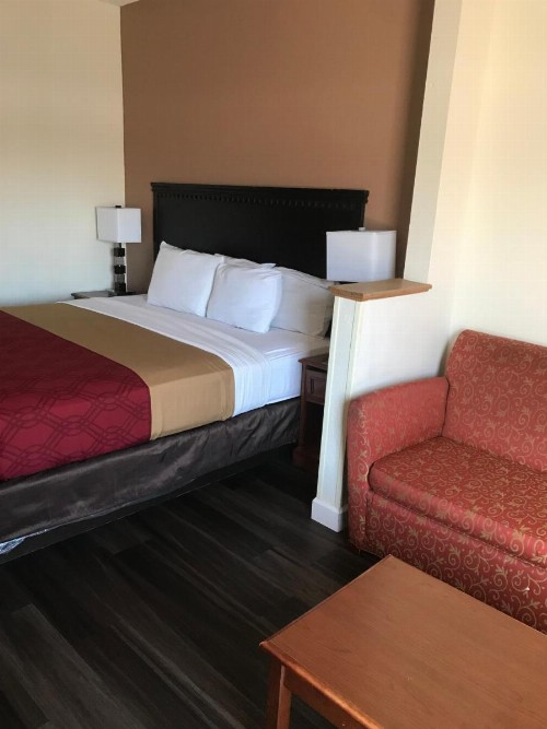 Rodeway Inn & Suites - image 2