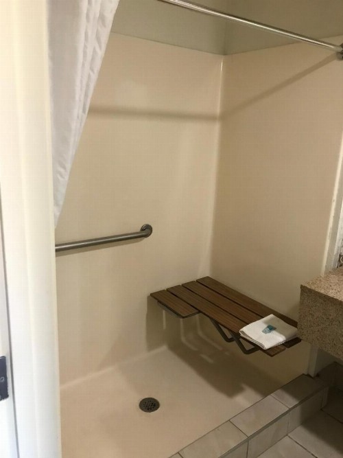 Rodeway Inn & Suites - image 8
