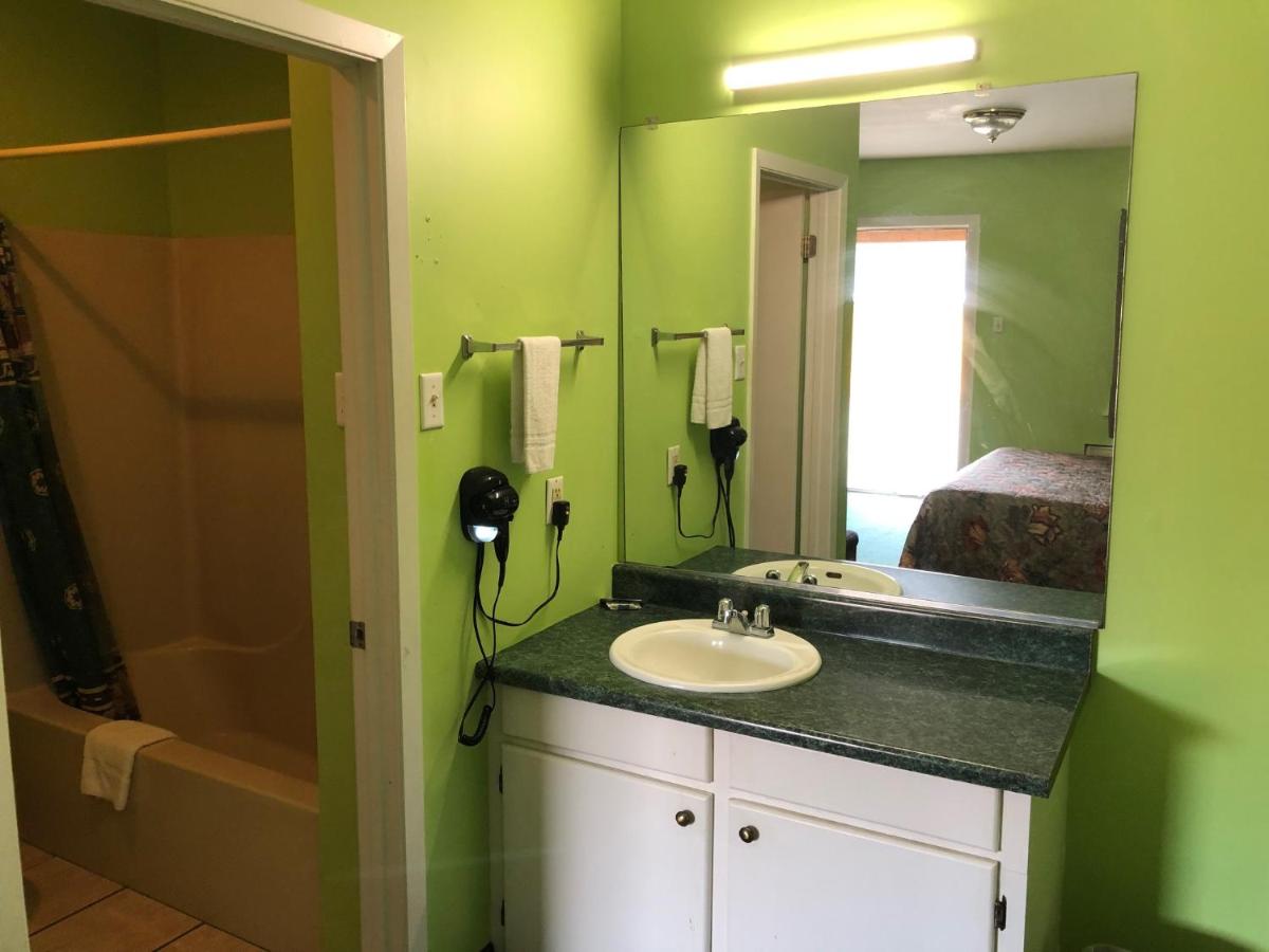 Ranch House Motel Marksville - image 2