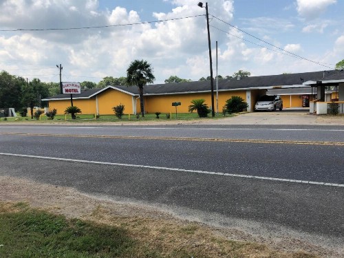 Ranch House Motel Marksville - image 4