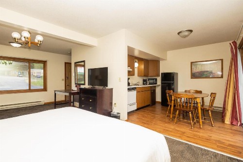 Brentwood Motor Inn - image 34