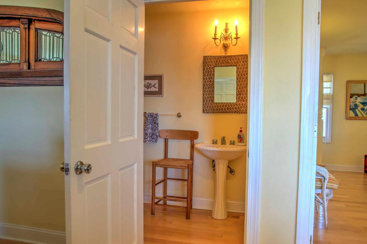 Event-Friendly Outer Banks House with Private Dock! - image 4