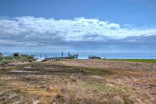 Charming Marshallberg Apt with Water Views and Dock! - image 12