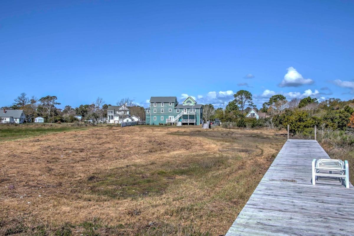 Charming Marshallberg Apt with Water Views and Dock! - image 2