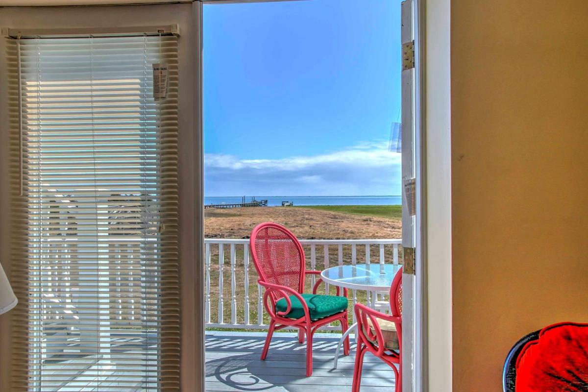 Charming Marshallberg Apt with Water Views and Dock! - image 4
