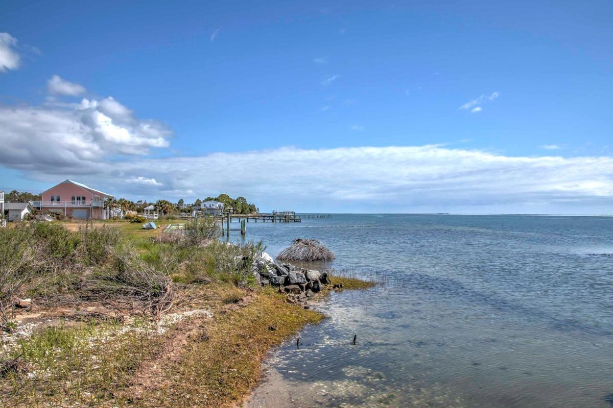 Charming Marshallberg Apt with Water Views and Dock! - image 6