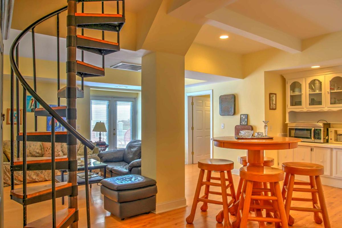 Charming Marshallberg Apt with Water Views and Dock! - image 7