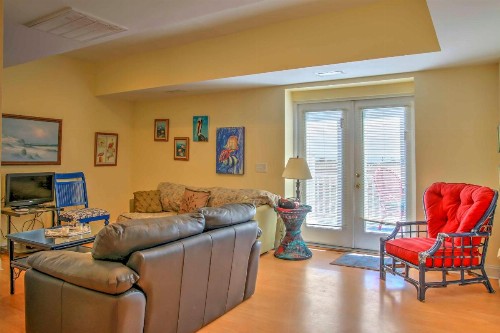 Charming Marshallberg Apt with Water Views and Dock! - image 8