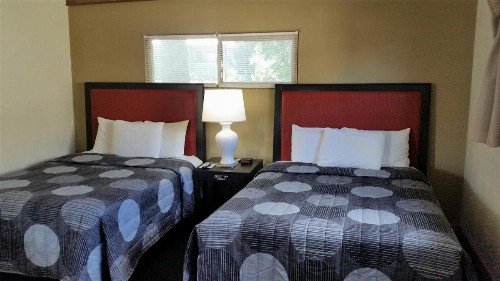 Hillcrest Motel - image 14
