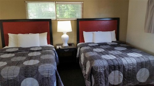 Hillcrest Motel - image 15
