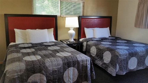 Hillcrest Motel - image 16