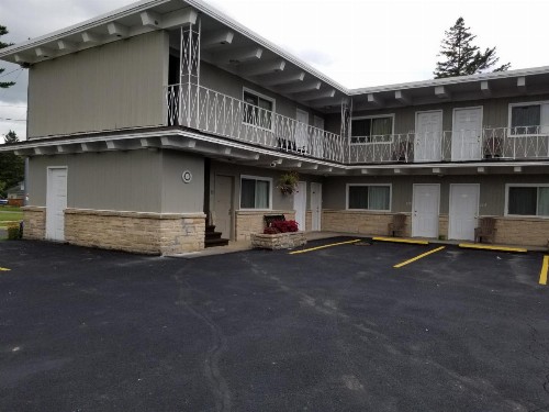 Hillcrest Motel - image 21