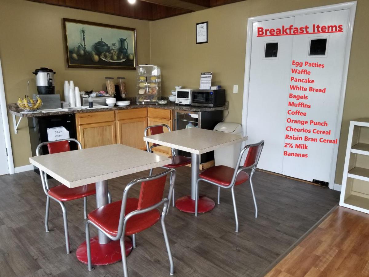 Hillcrest Motel - image 4