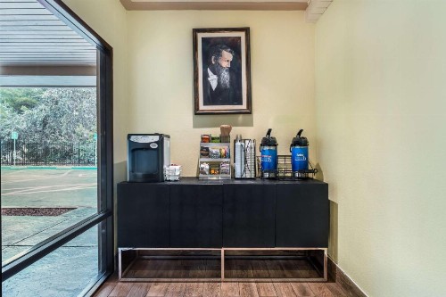 Best Western John Muir Inn - image 32