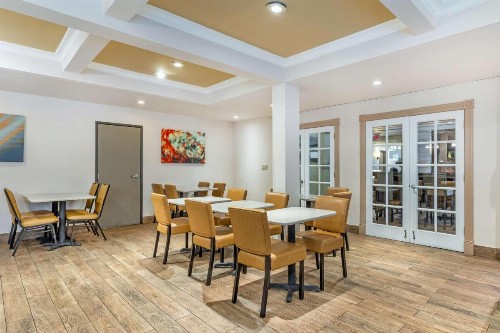 Best Western John Muir Inn - image 36